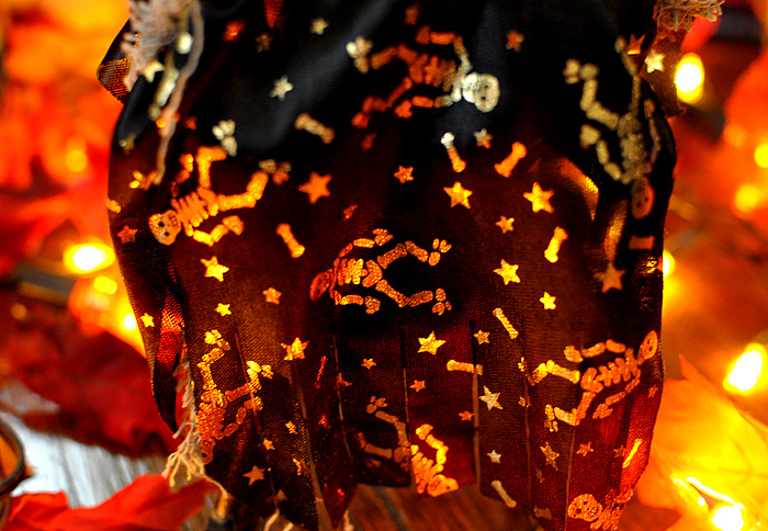 Nice Halloween fabric pattern! Where can I get a thousand yards of this stuff?