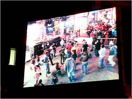 LOOK! WE'RE FAMOUS! Well... we're on that big screen up there at least.